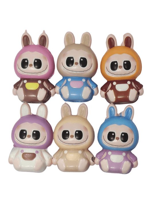 Labubu stresszlabda, squishy, kb. 9 cm magas, hálós tartóban